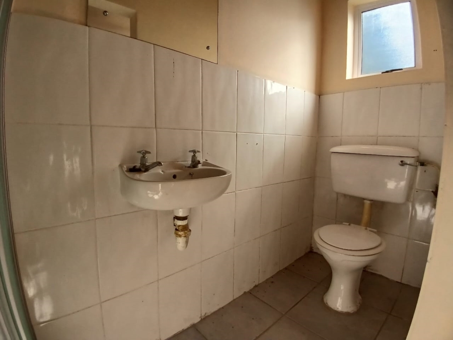 5 Bedroom Property for Sale in Beacon Bay Eastern Cape